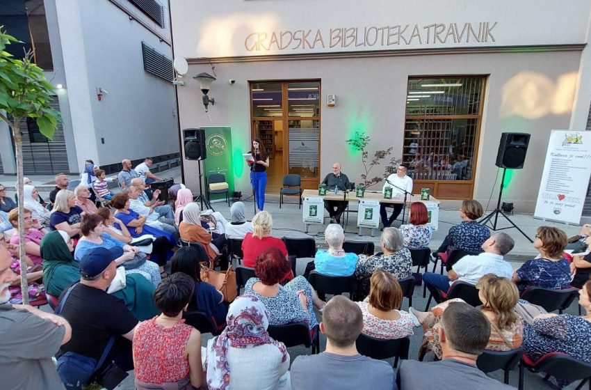  U Travniku predstavljen novi roman „Uvod u lebdenje“ autora Dževada Karahasana