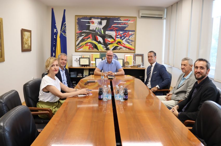  Gradonačelnik Tuzle Zijad Lugavić održao sastanak sa predstavnicima Bošnjačke zajednice kulture „Preporod“ i Hrvatskog kulturnog društva „Napredak“